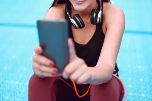  女性篮球运动员如何在训练后有效放松？两种策略的差异与最佳选择